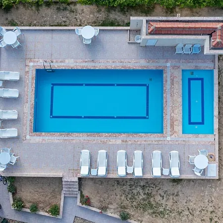 Assos Apart: Havuzlu Sitede Tamami Sizin 2 Oda 1 Salon Daire Apartment *