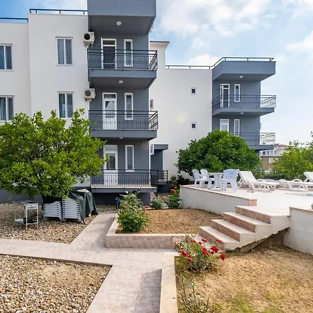 Assos Apart: Havuzlu Sitede Tamami Sizin 2 Oda 1 Salon Daire Belek