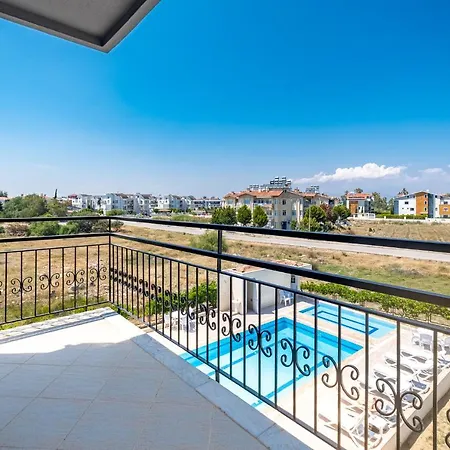 Assos Apart: Havuzlu Sitede Tamami Sizin 2 Oda 1 Salon Daire Apartment